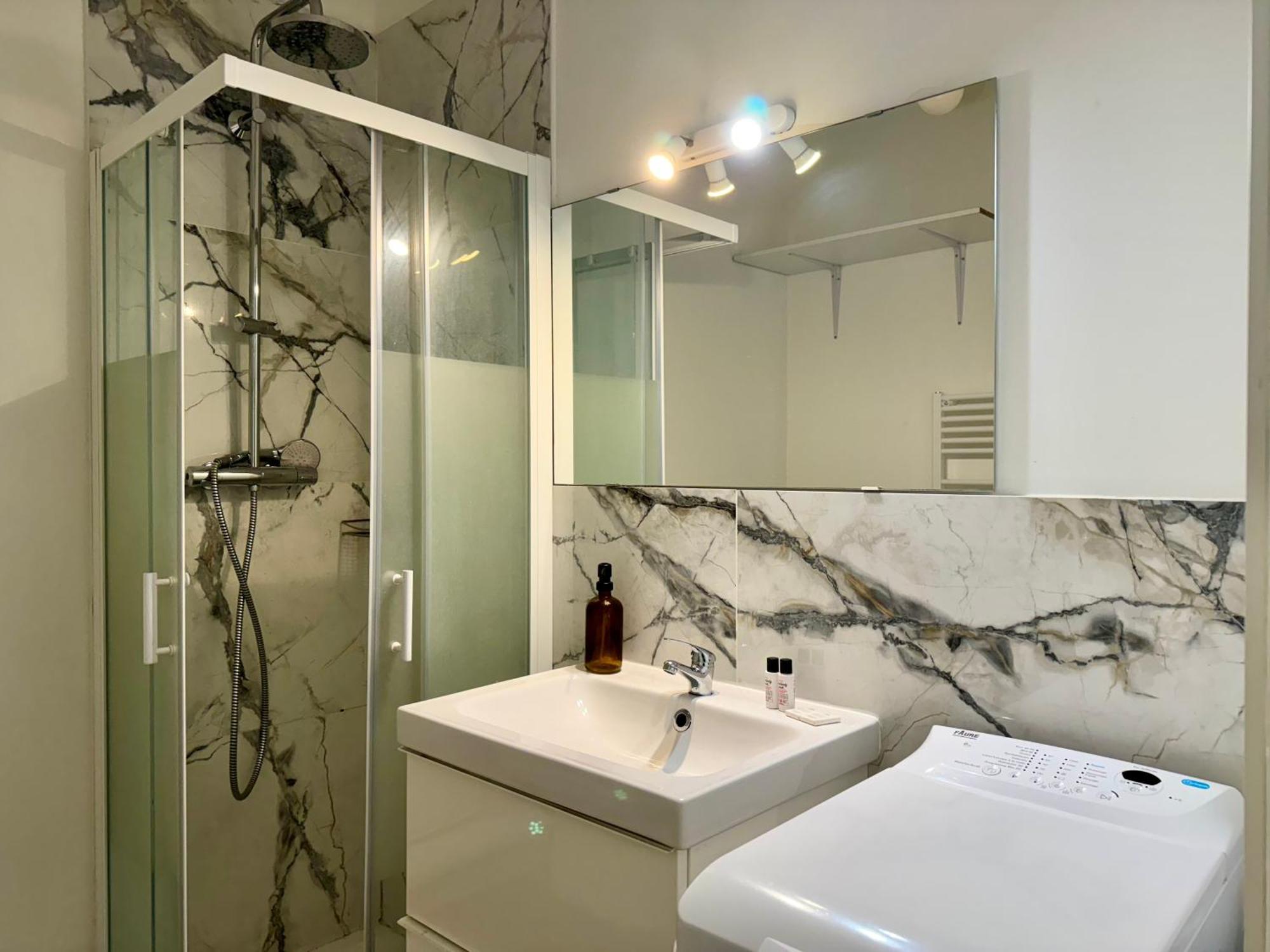 Suite Noya Villeurbanne Esterno foto